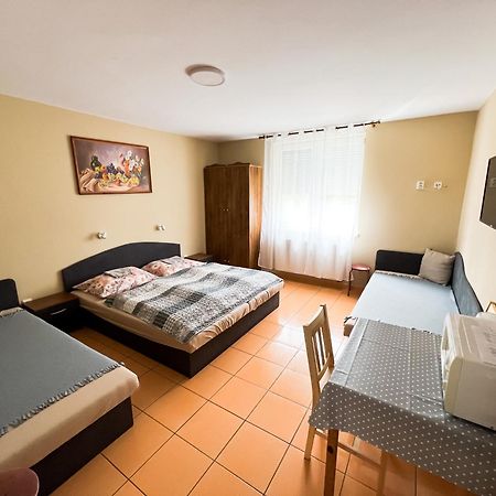Apartman Taktik Вельки Медер Екстер'єр фото